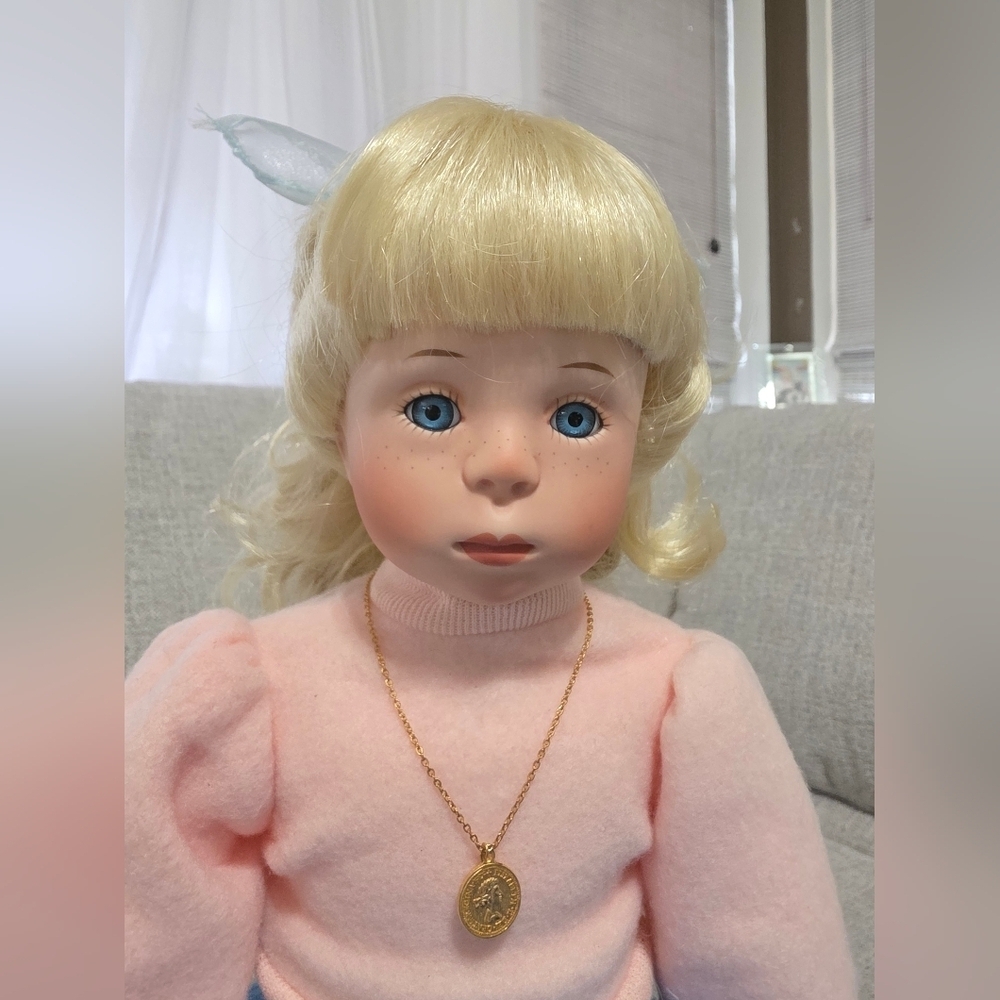 Vintage Ashton Drake Bobbi a Mid Century Music BOX Porcelain Doll - Picture 10 of 11